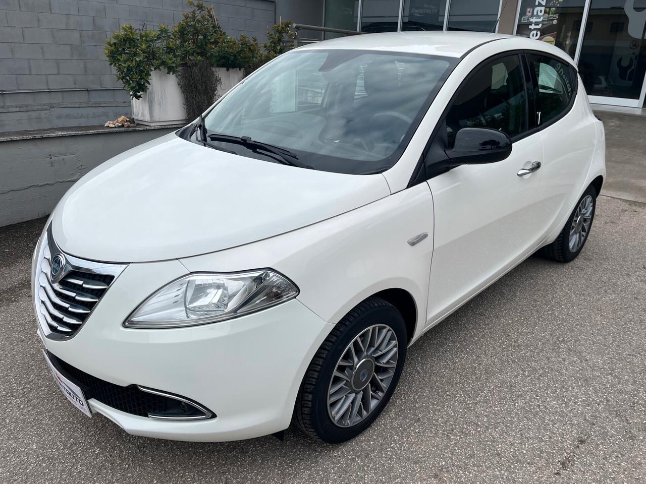 Lancia Ypsilon 1.3 mjt 95cv S&S Gold PDC/CLIMA. OK NEOPAT. PERF.