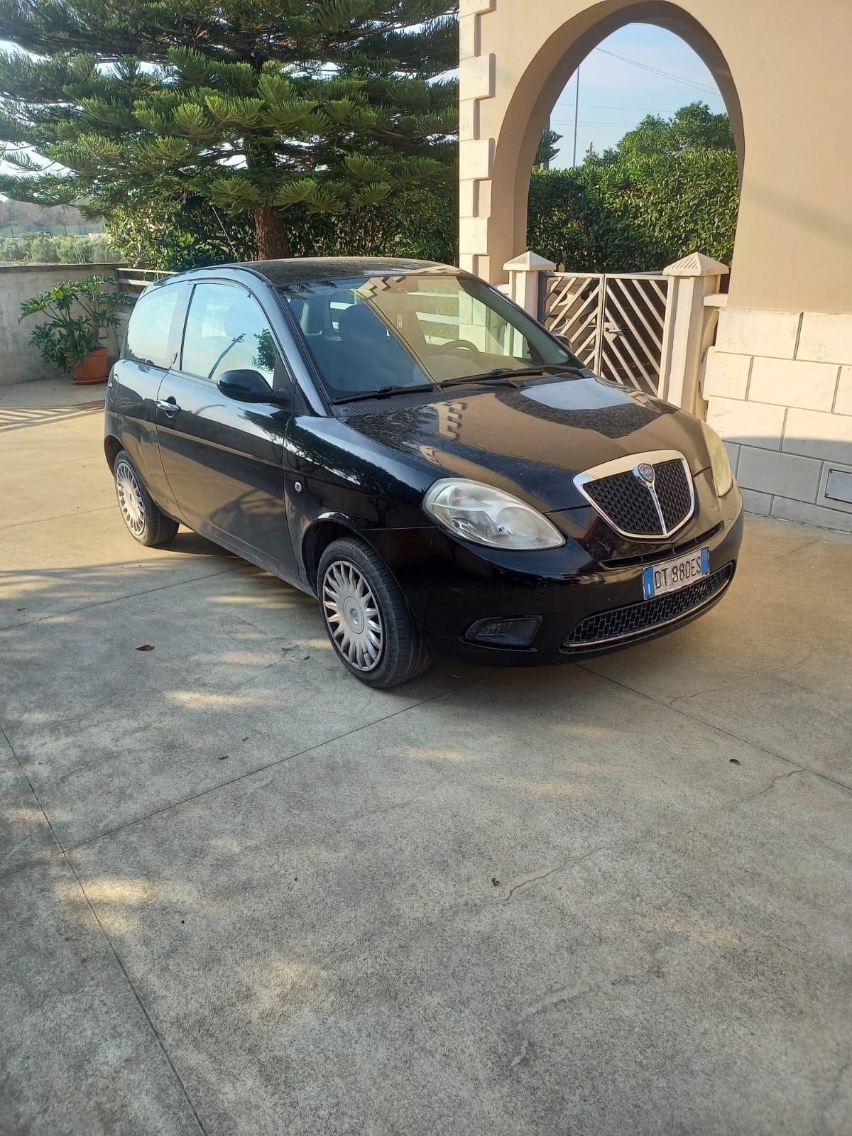 Lancia Ypsilon 1.3 MJT 75 CV Platino