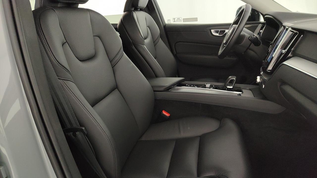 VOLVO XC60 2.0 b4 Plus Dark auto