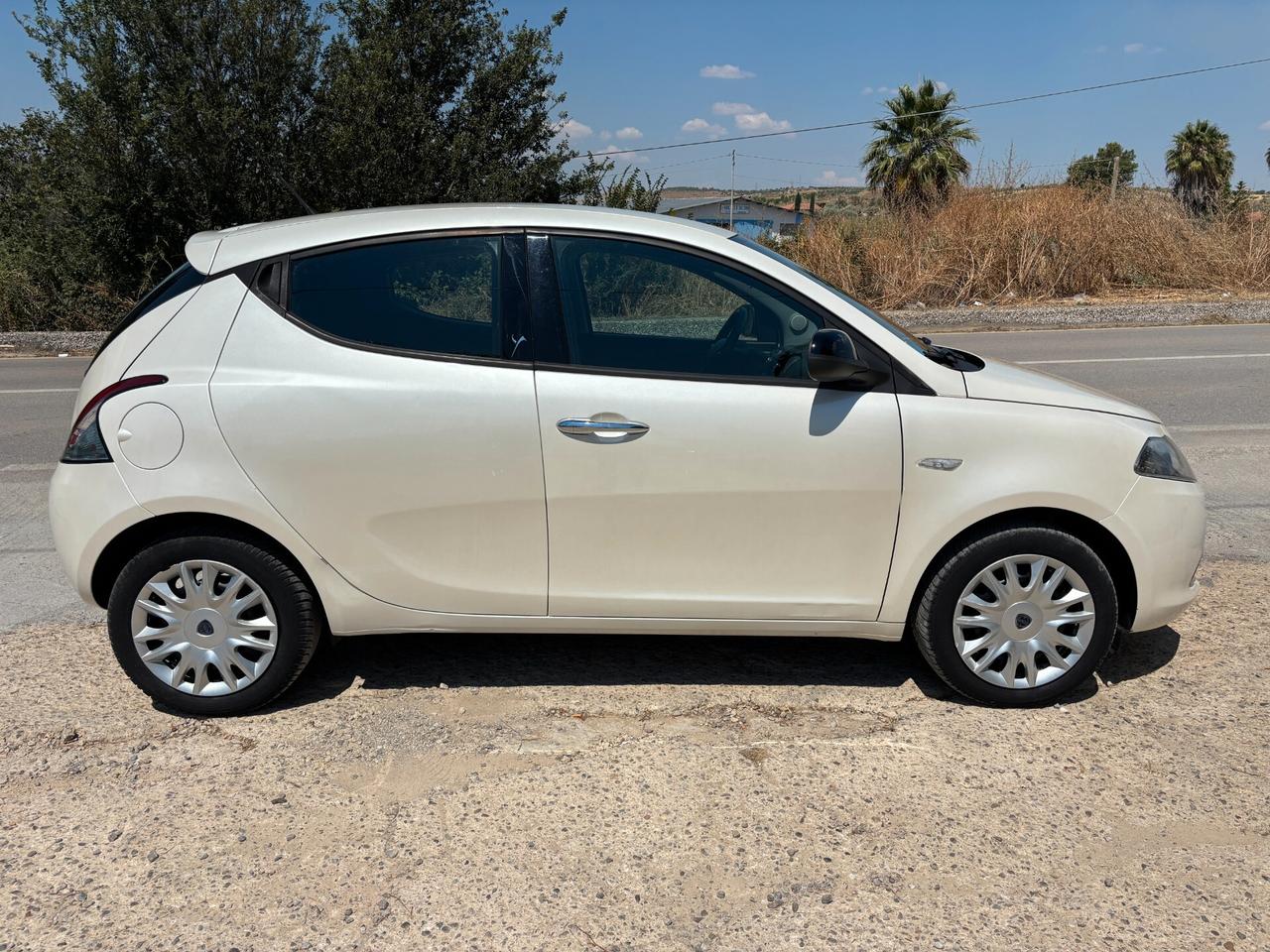 Lancia Ypsilon 1.2 69 CV 5 porte S&S Silver - 2011