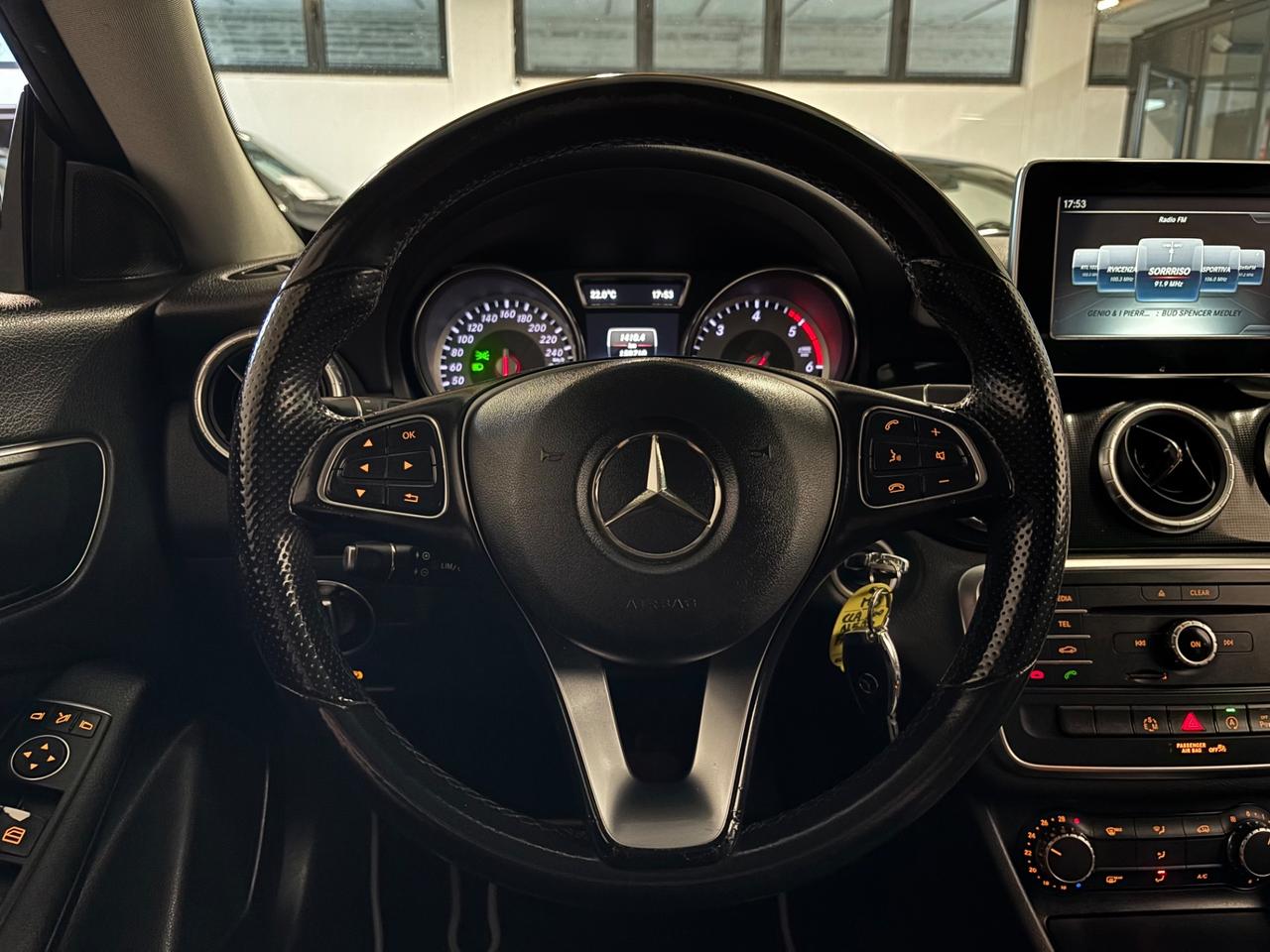 Mercedes-benz CLA 200d PREMIUM DARK