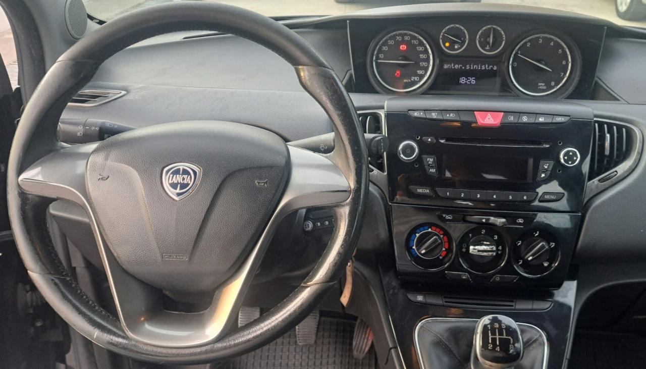 Lancia Ypsilon 1.2 69 CV 5 porte S&S Silver