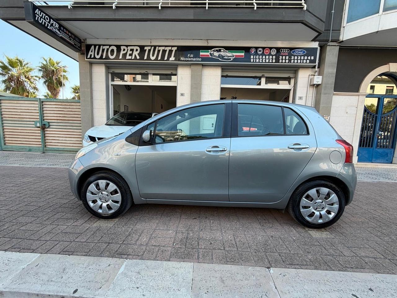 Toyota Yaris 1.0 5 porte Sol