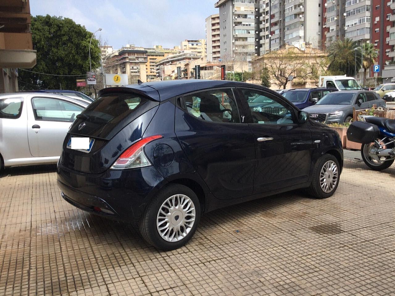 Lancia Ypsilon 1.2 69 CV 5 porte Silver