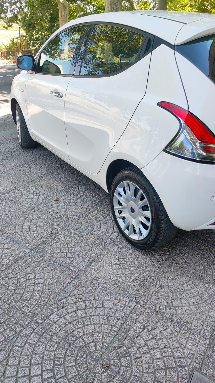 Lancia Ypsilon 1.2 69 CV 5 porte S&S Gold