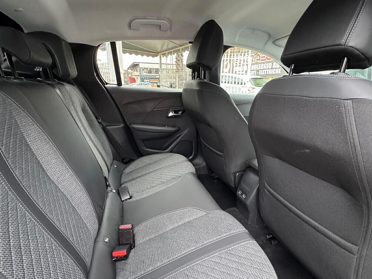 PEUGEOT 208 2025 1.2 BNZ 15000KM 101CV ALLURE