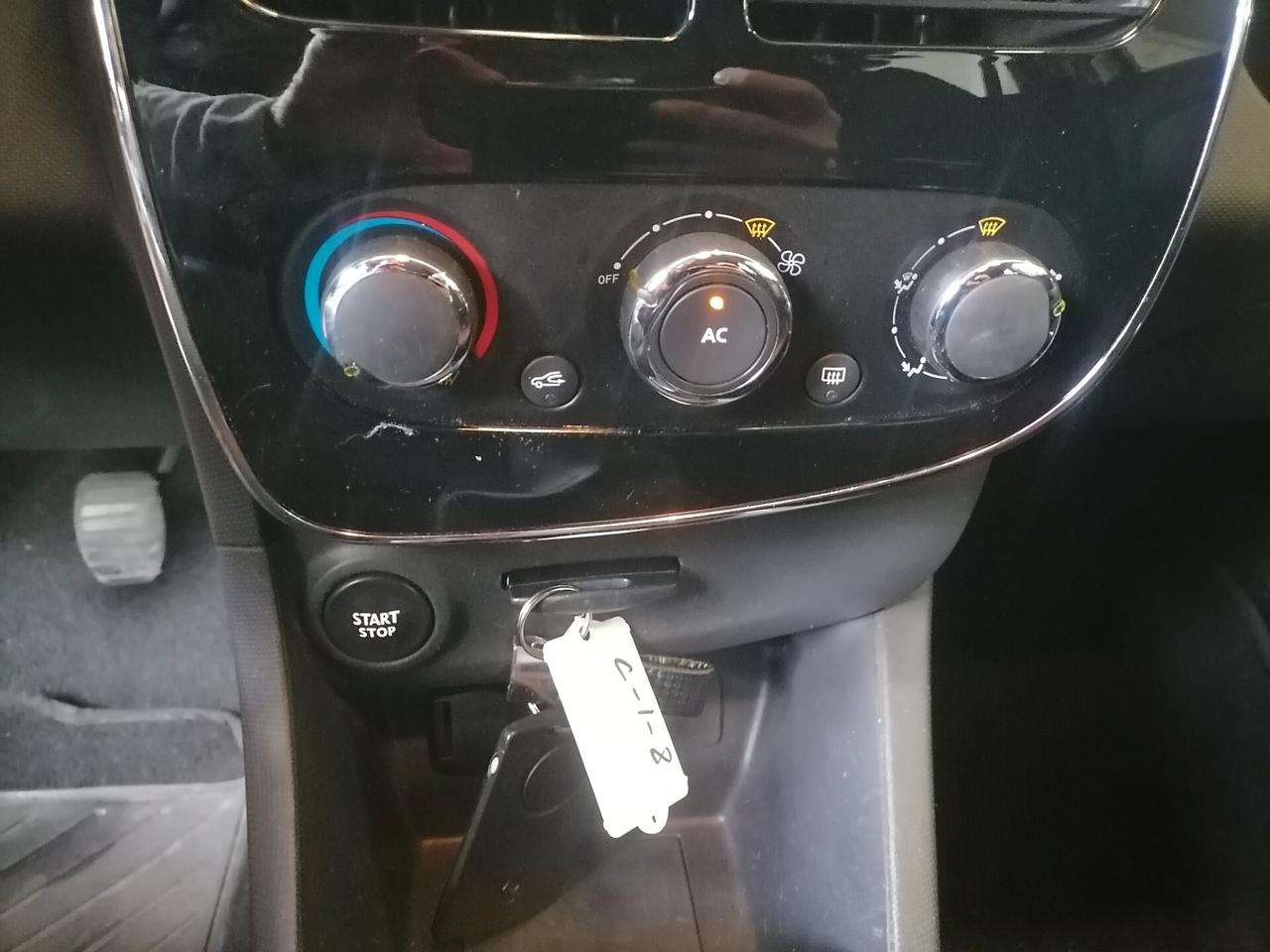 Renault Clio 1.2 75CV 5 porte Costume National