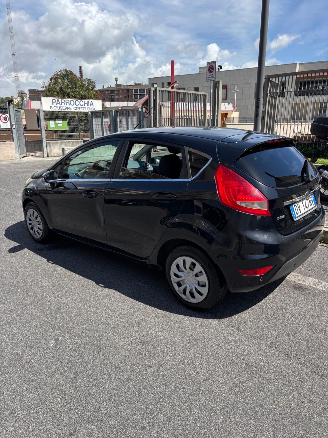 Ford Fiesta 1.4 TDCi 68CV 5 porte Titanium