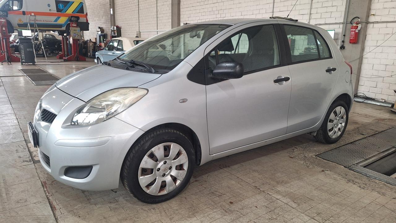 Toyota Yaris 1.0 5 porte Sol