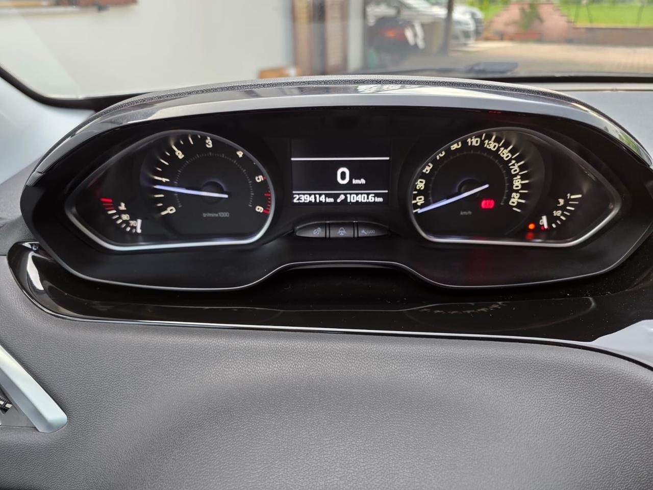 Peugeot 208 1.4 HDi 68 CV 5 porte Allure