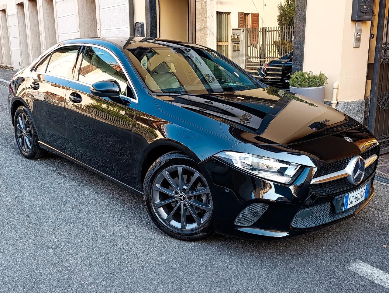Mercedes-benz A 180 Sport Sedan Luci 64 colori/Navi/Pelle chiara