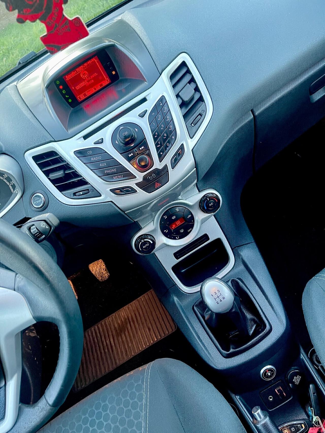 Ford Fiesta 1.4 5 porte Bz.- GPL Titanium