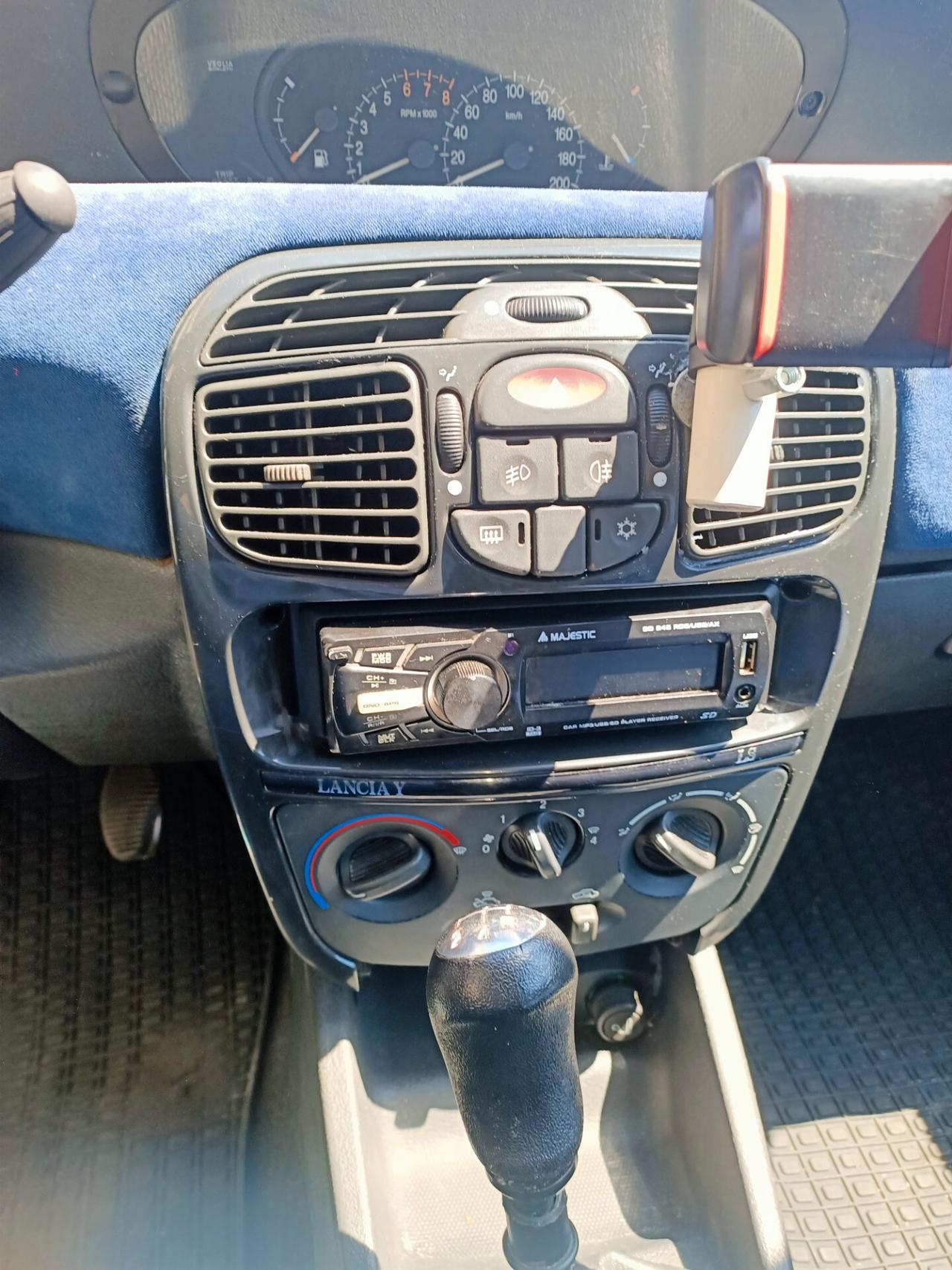 Lancia Y 1.2 fire in buone condizioni gommata e aria condizionata