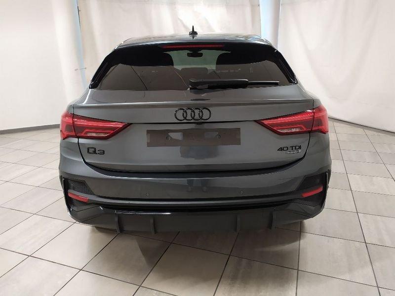 Audi Q3 Sportback 40 2.0 tdi Identity Black quattro 193cv s-tronic