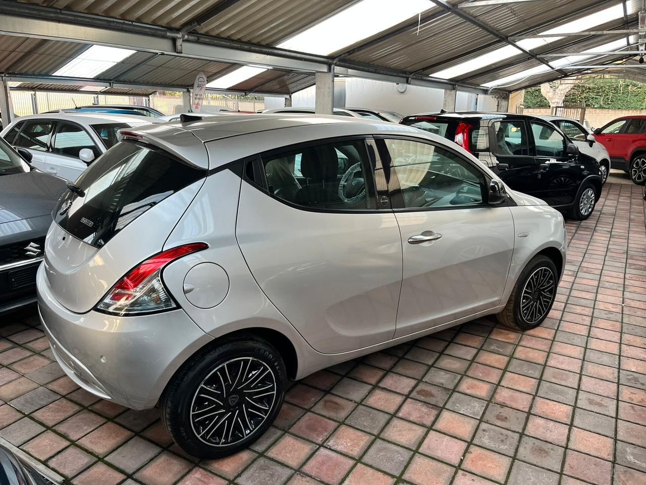 Lancia Ypsilon 1.0 FireFly 5 porte S&S Hybrid Ecochic Gold