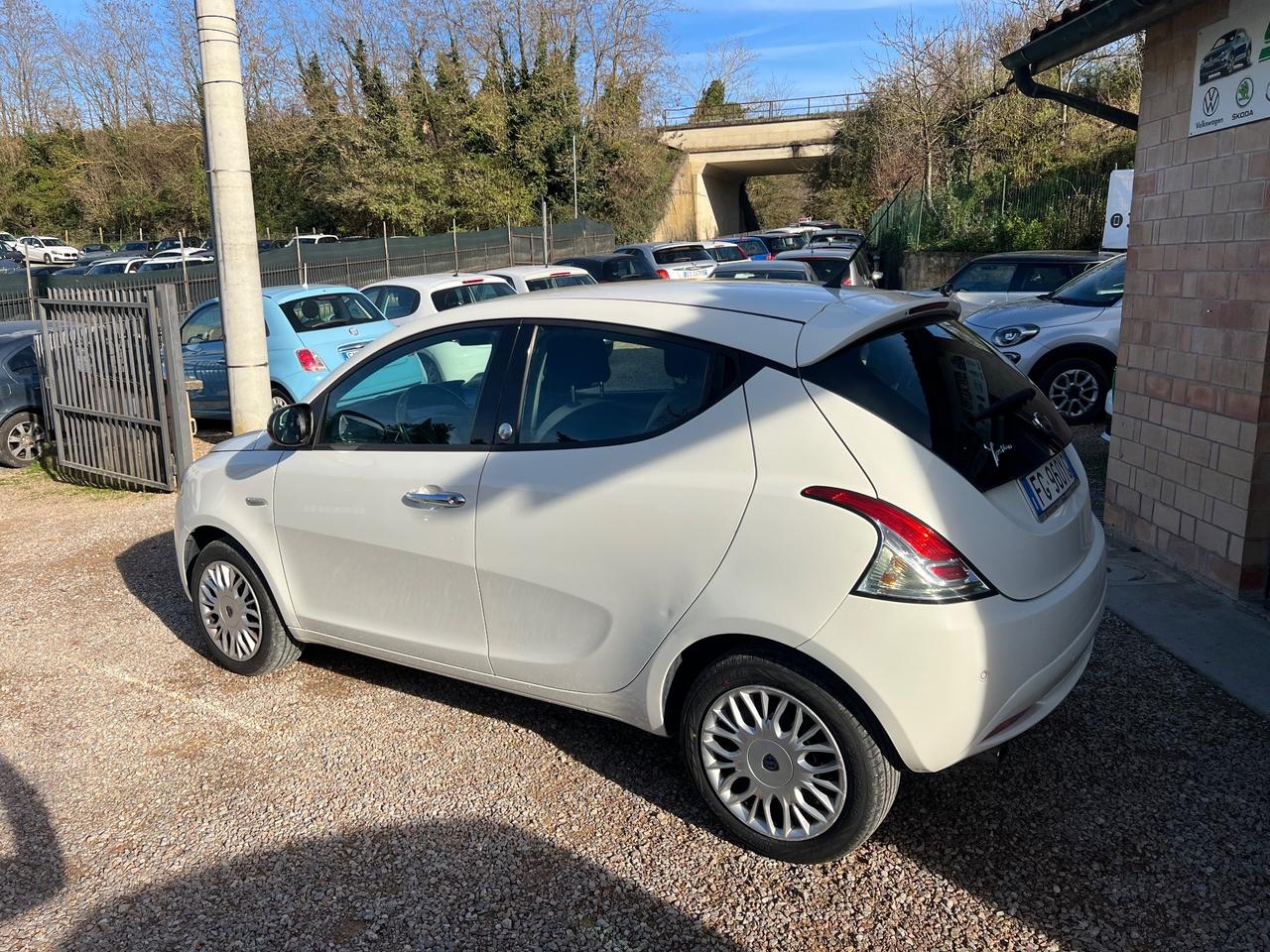 Lancia Ypsilon 1.2 69 CV 5 porte GPL Ecochic Silver