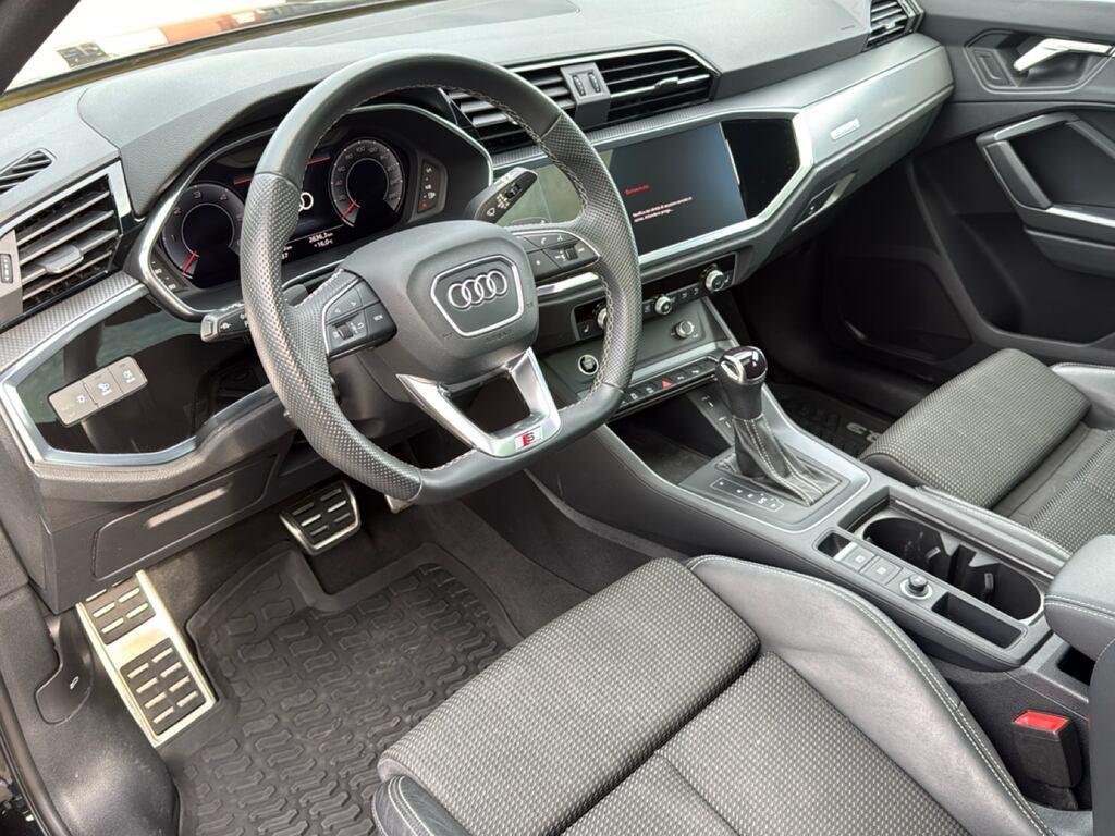 Audi Q3 40 2.0 TDI Identity Black quattro S tronic