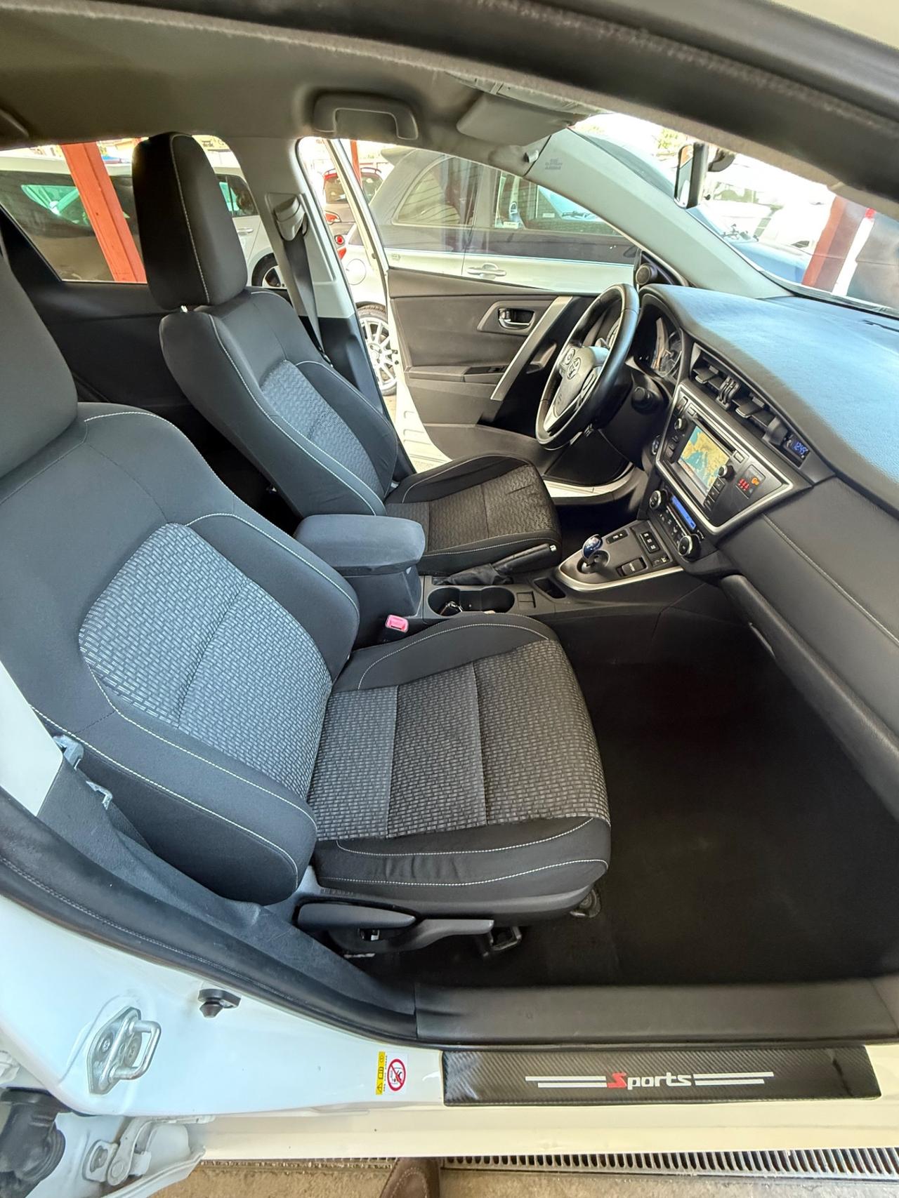 Auris 1.8 Hybrid Lounge-unipro-rate-