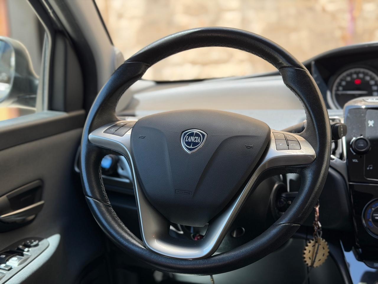Lancia Ypsilon 1.0 FireFly 5 porte S&S Hybrid Ecochic Gold