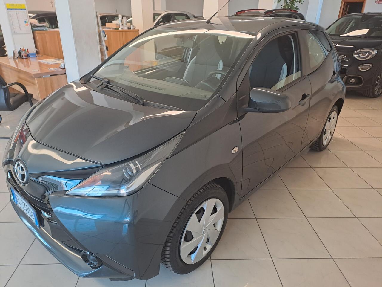 Toyota Aygo 1.0 VVT-i 69 CV 5 porte x-cool TSS MMT