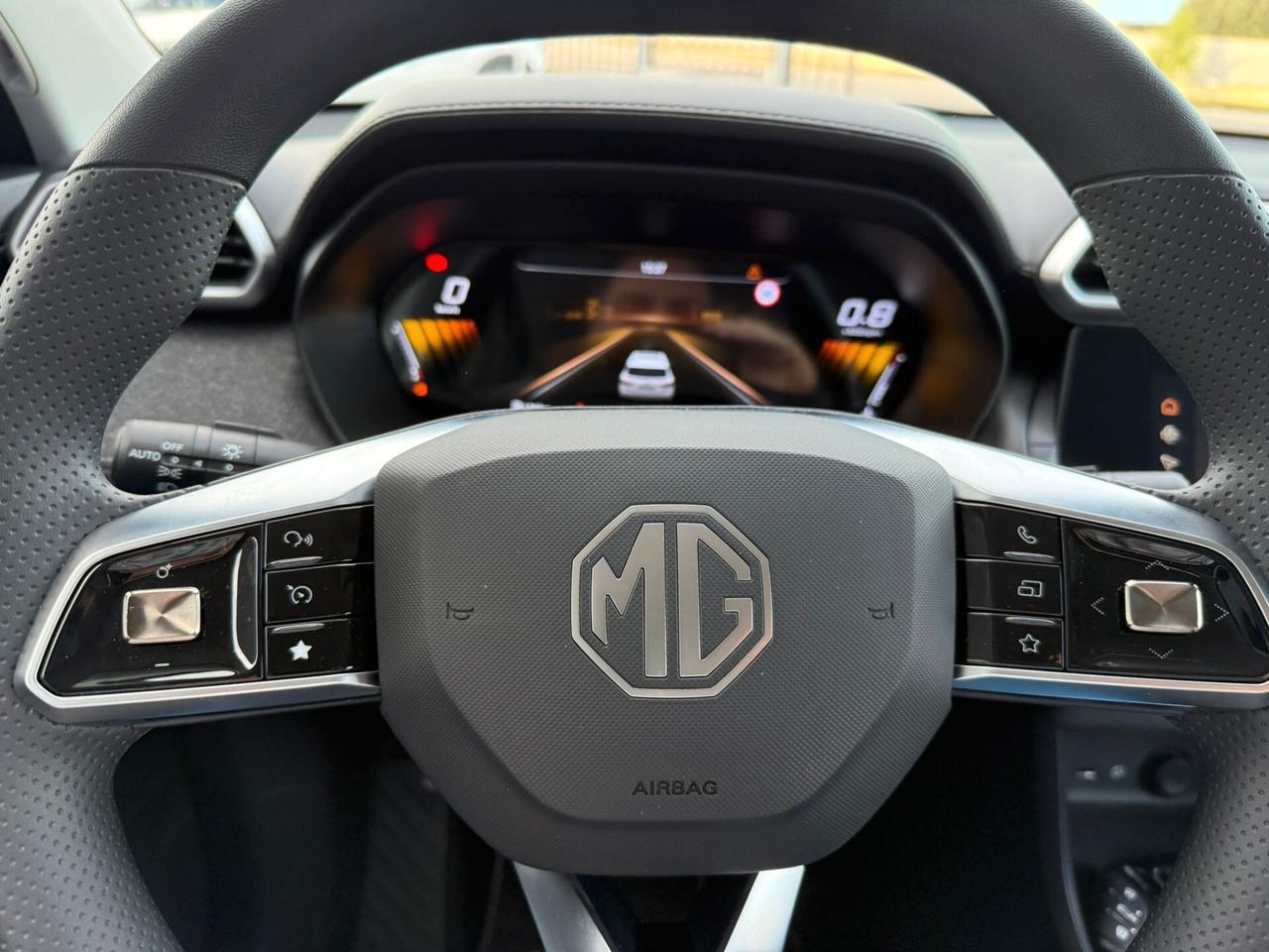 MG ZS 1,5 BZ 115 CV LUXURY MAN MY24 5P