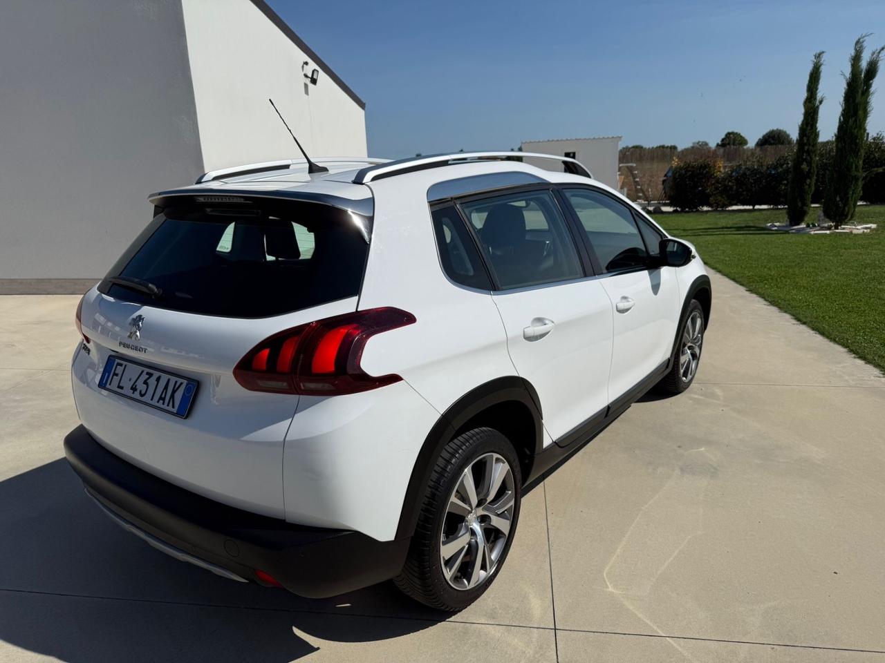 Peugeot 2008 BlueHDi 100 Allure