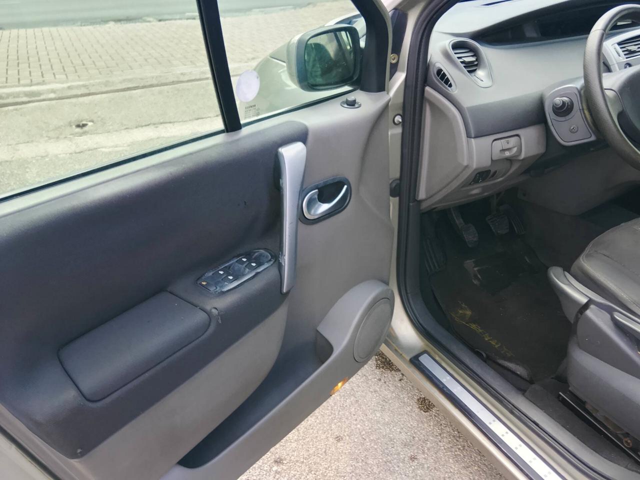 Renault Scenic 1.5 d 6 marce