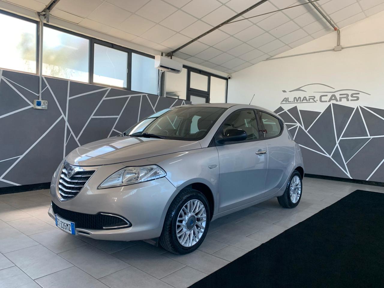 Lancia Ypsilon 1.2 69 CV 5 porte S&S Gold Neopatentati