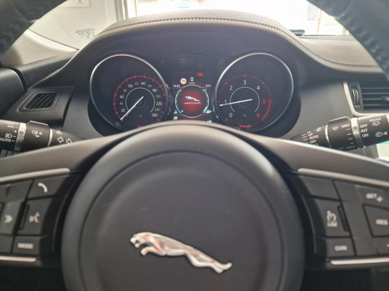 Jaguar E-Pace 2.0d 180 AWD TETTO