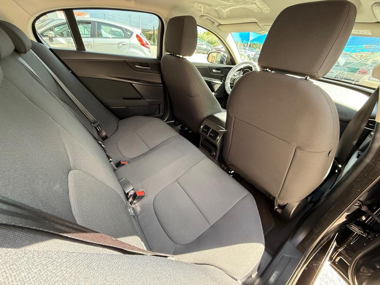 Jaguar XE 2.0 D Turbo aut. Pure