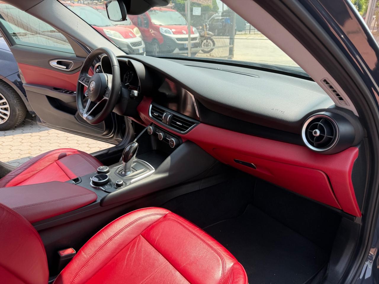 Alfa Romeo Giulia 2.2 INTERNI ROSSI 180 CV AT8