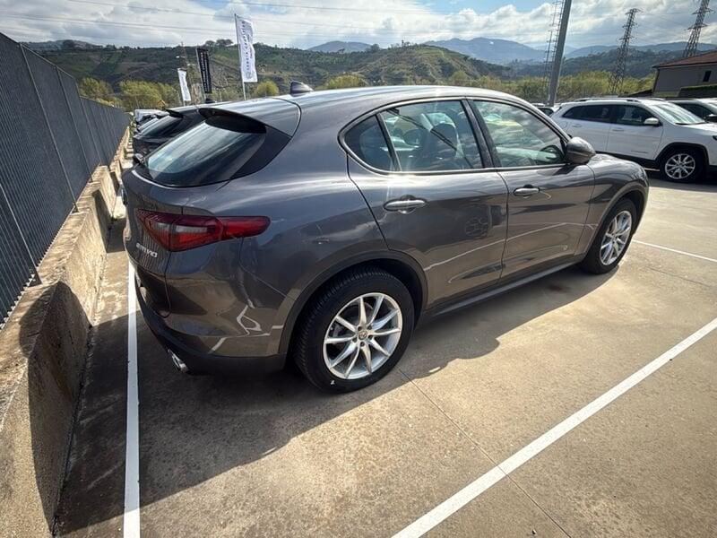 Alfa Romeo Stelvio 2017 2.2 t Business Q4 210cv auto my19