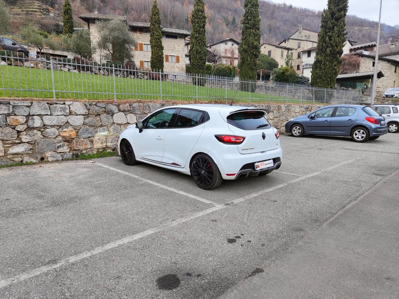 RENAULT Clio TCe 220 EDC R.S. TROPHY Akrapovic + MAXTON