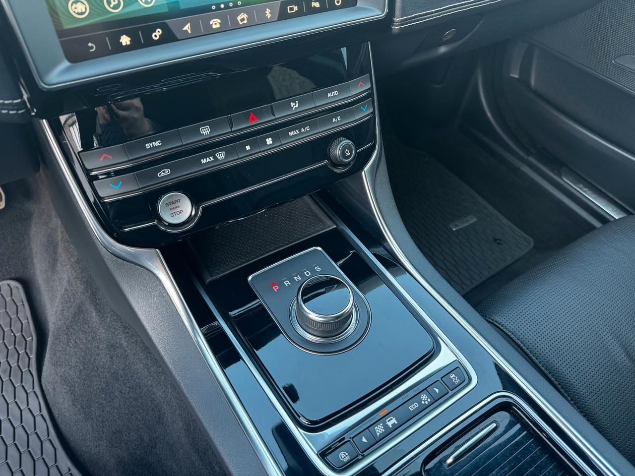 Jaguar XE 2.0 D 180 CV aut. Landmark Edition