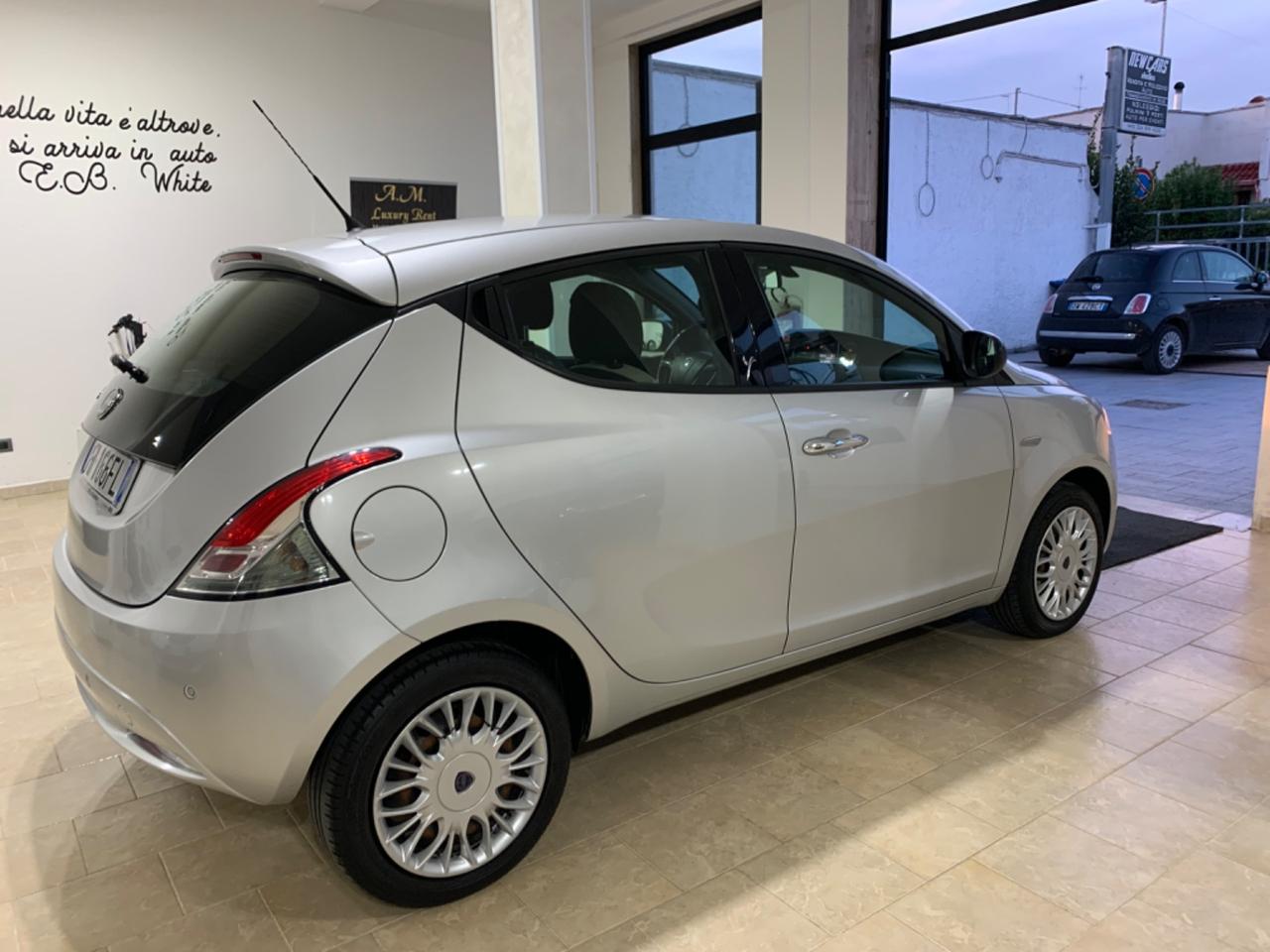 Lancia Ypsilon 1.2 69 CV 5 porte Platinum