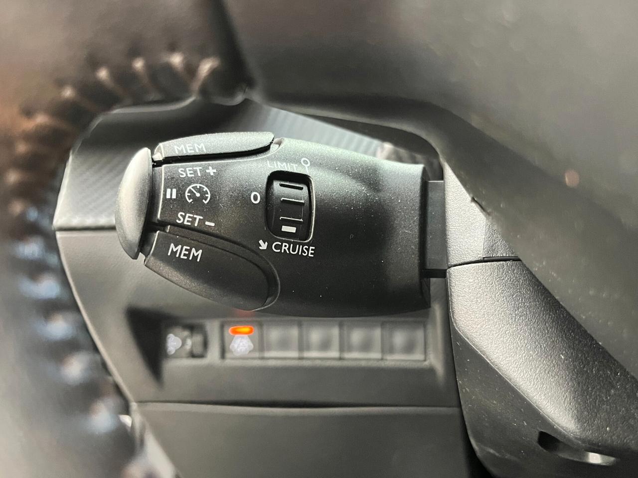 Peugeot 2008 BlueHDi Active Pack KM 74.900 - 2021