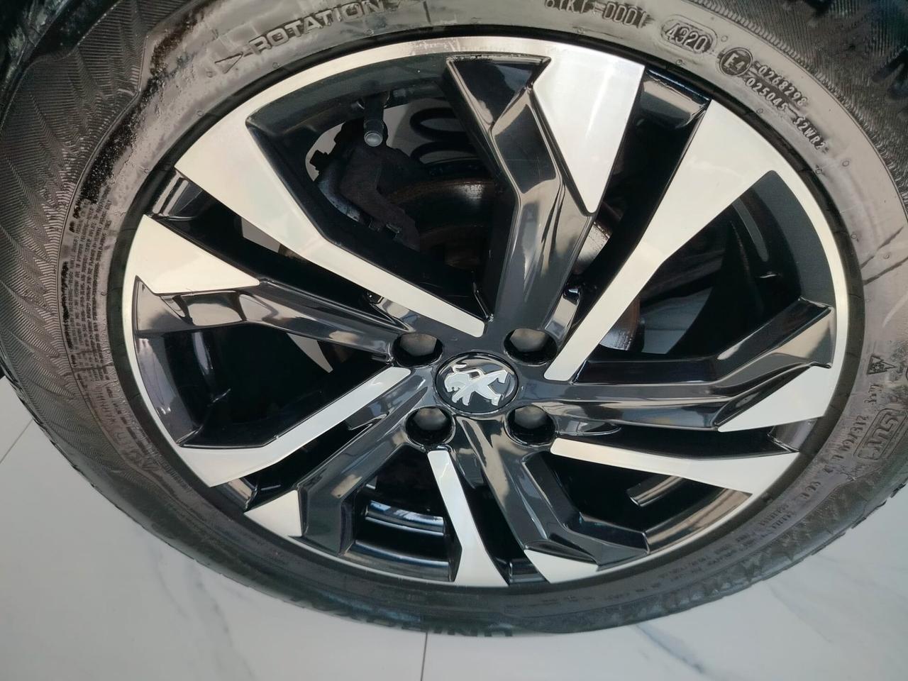 Peugeot 2008 BlueHDi 100 S&S Allure Navi Pack