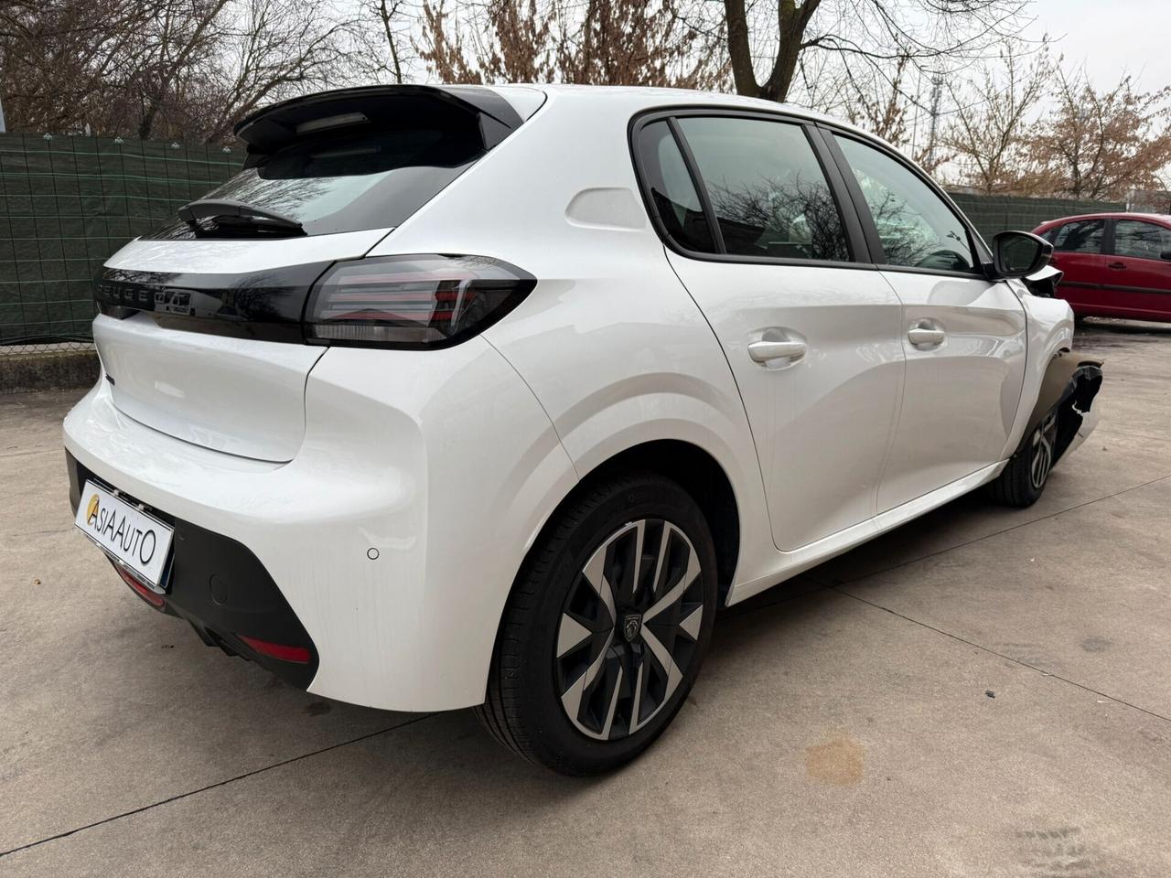 Peugeot 208 1.2 75cv INCIDENTATA MOTORE OK