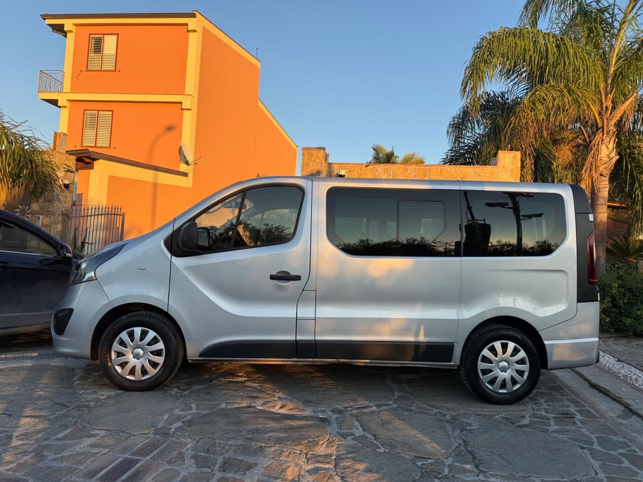 Opel Vivaro 9 POSTI DIESEL 120 CAVALLI