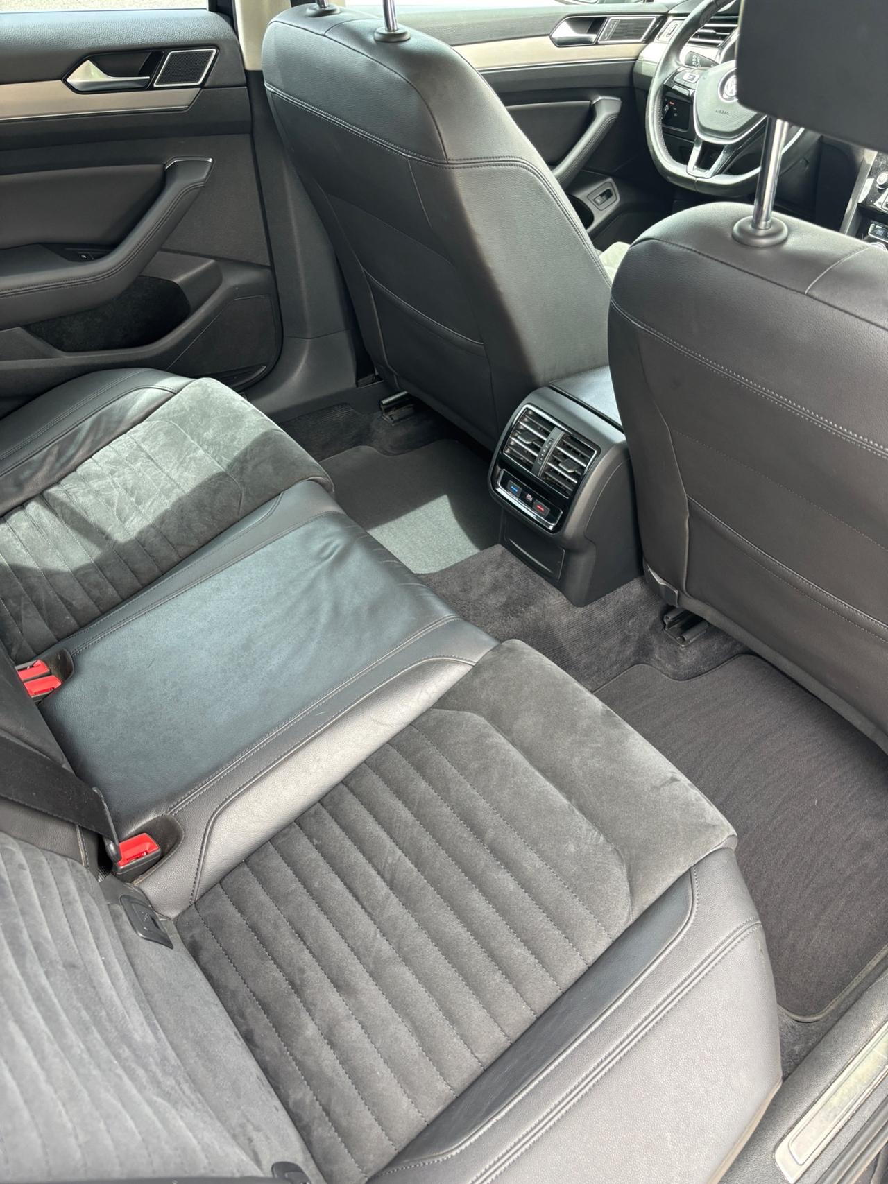 Volkswagen Passat Variant 2.0 TDI Highline BlueMotion Technology - 2015