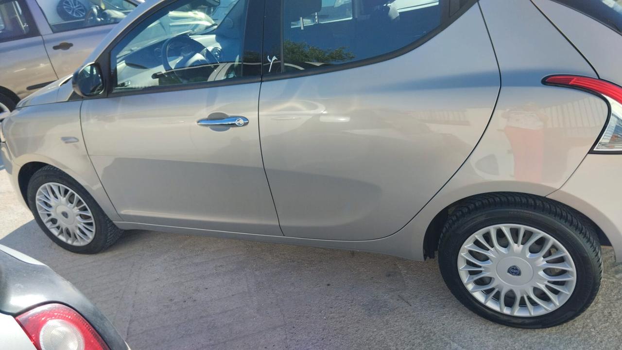 Lancia Ypsilon 1.3 MJT 16V 95 CV 5 porte S&S Silver