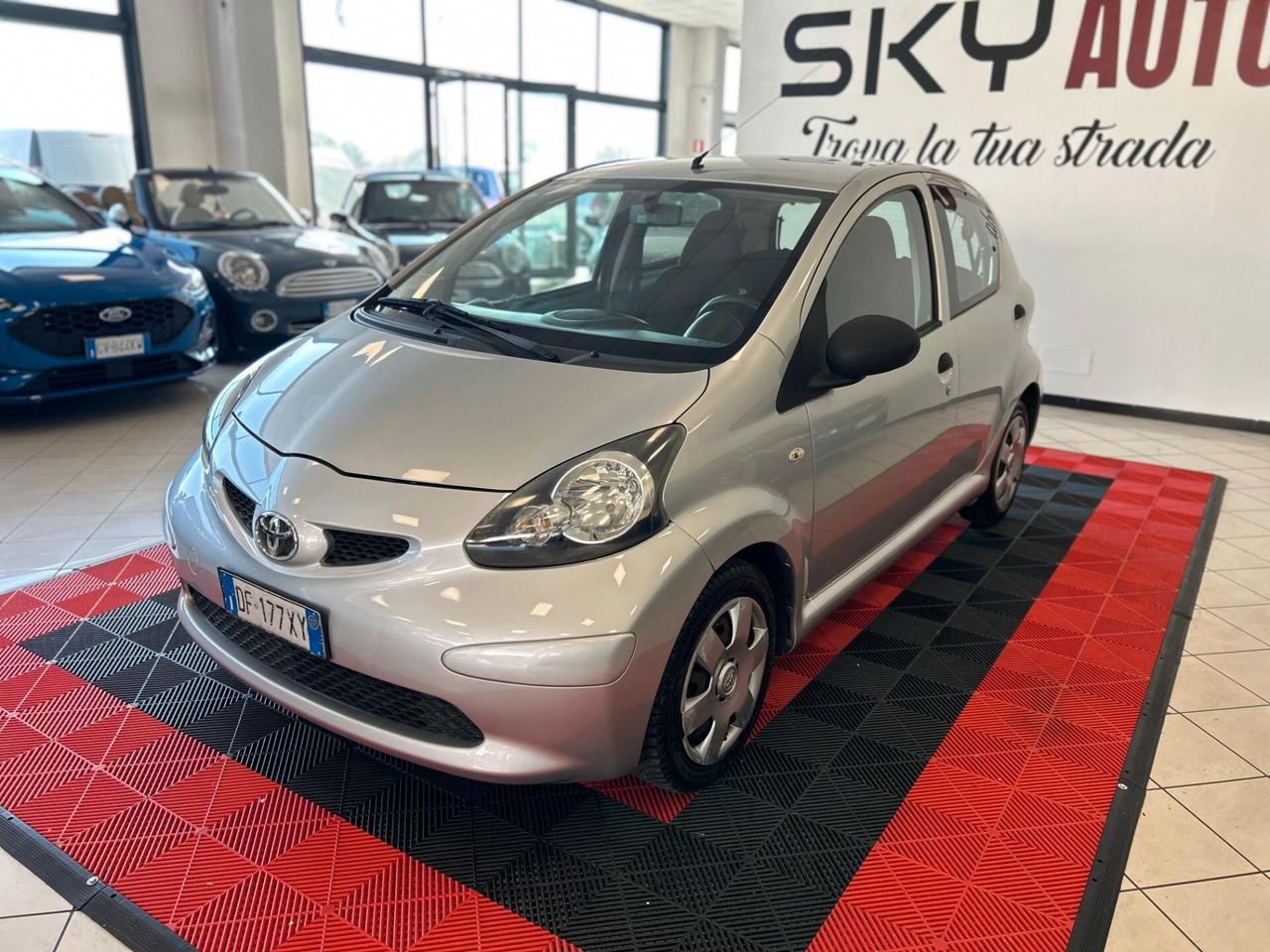 Toyota Aygo 1.0 12V VVT-i 5 porte Sol