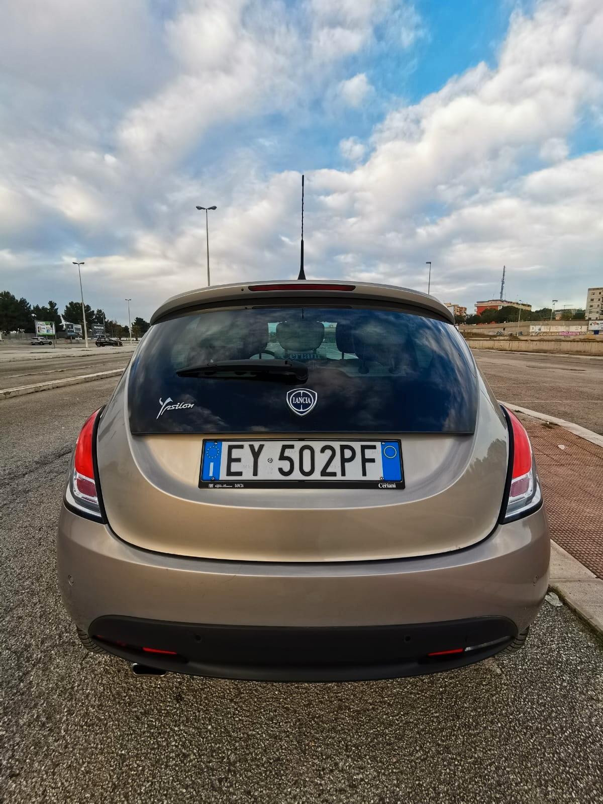 Lancia Ypsilon 1.3 MJT 16V 95 CV 5P. Gold 2015