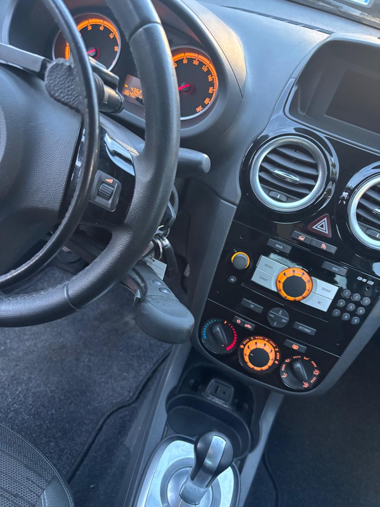 Opel Corsa 1.2 autom per handicap / disabili