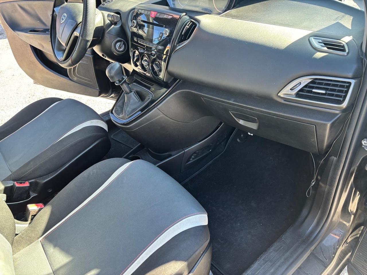 Lancia Ypsilon 1.2 69 CV 5 porte S&S Platinum