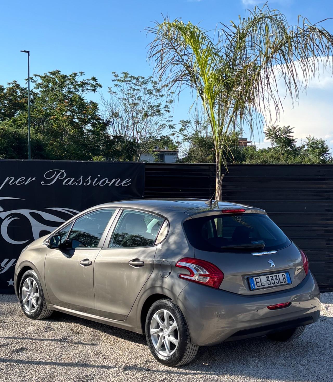 Peugeot 208 1.4 HDi 68 CV 5 porte Allure