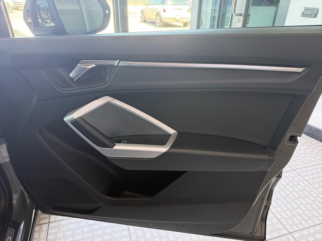 Audi Q3 35 TDI S tronic Identity Black SLine