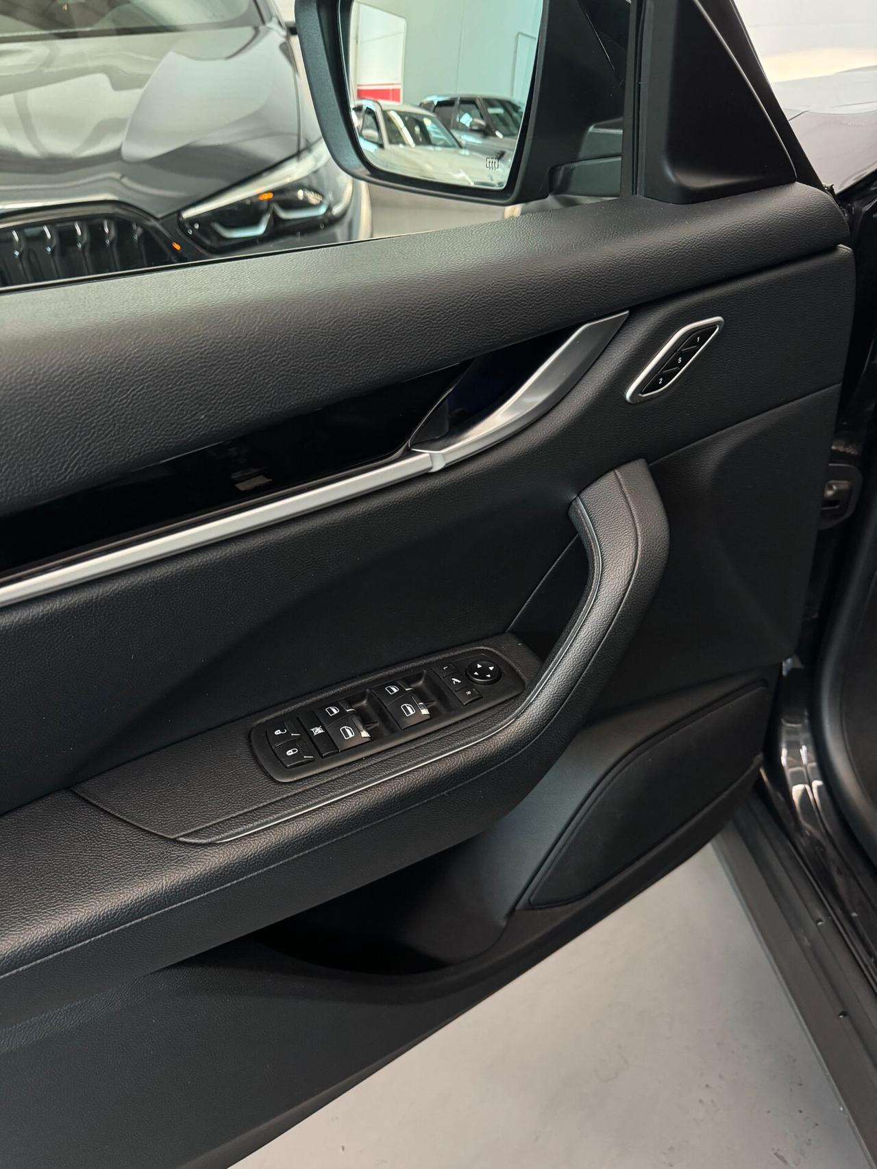 Maserati Levante Q4 V6 3.0cc 250cv Tetto apribile Sospensioni Autoregolabili IVA Esposta