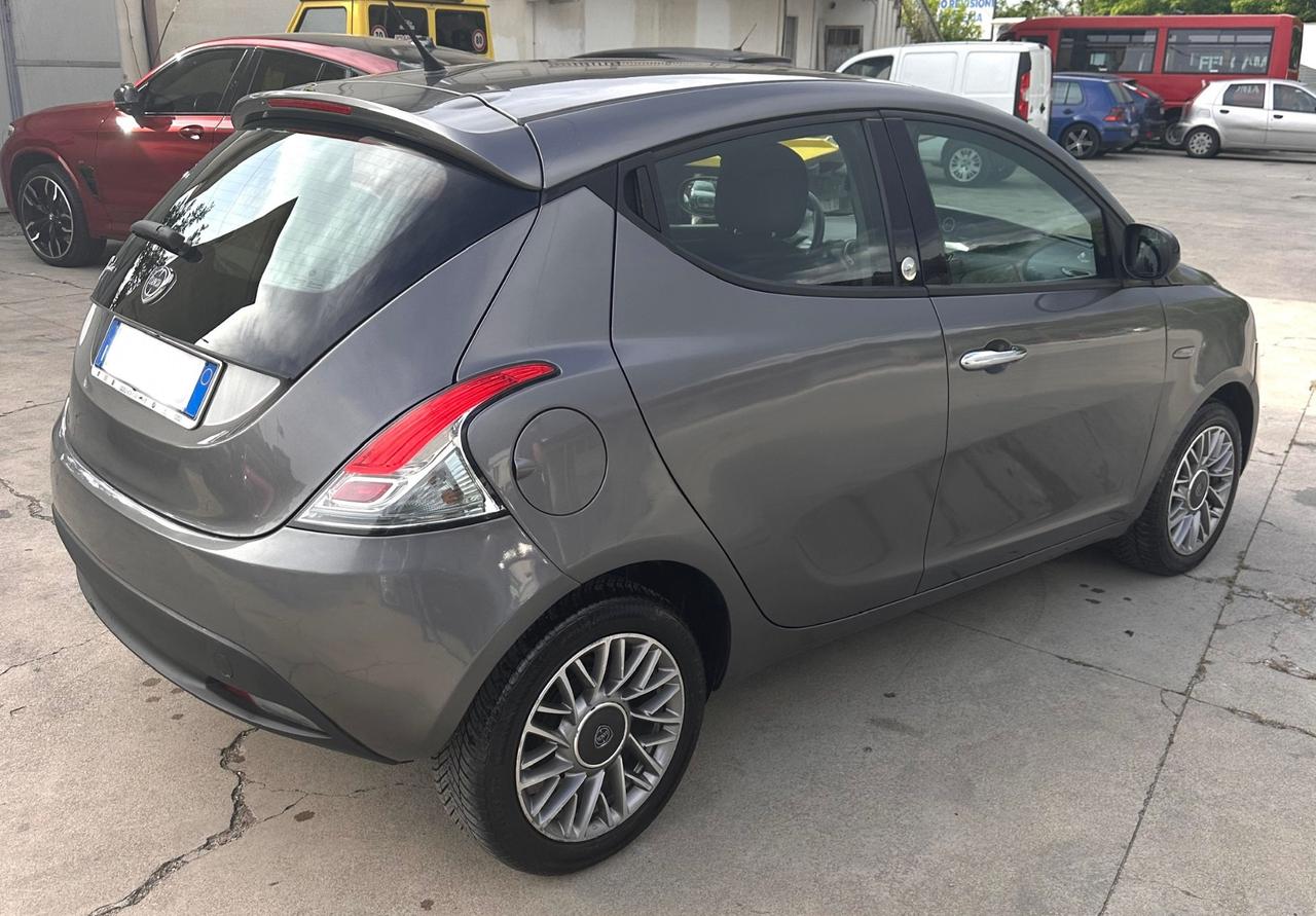 Lancia Ypsilon 1.2 69 CV 5 porte GPL Ecochic Platinum