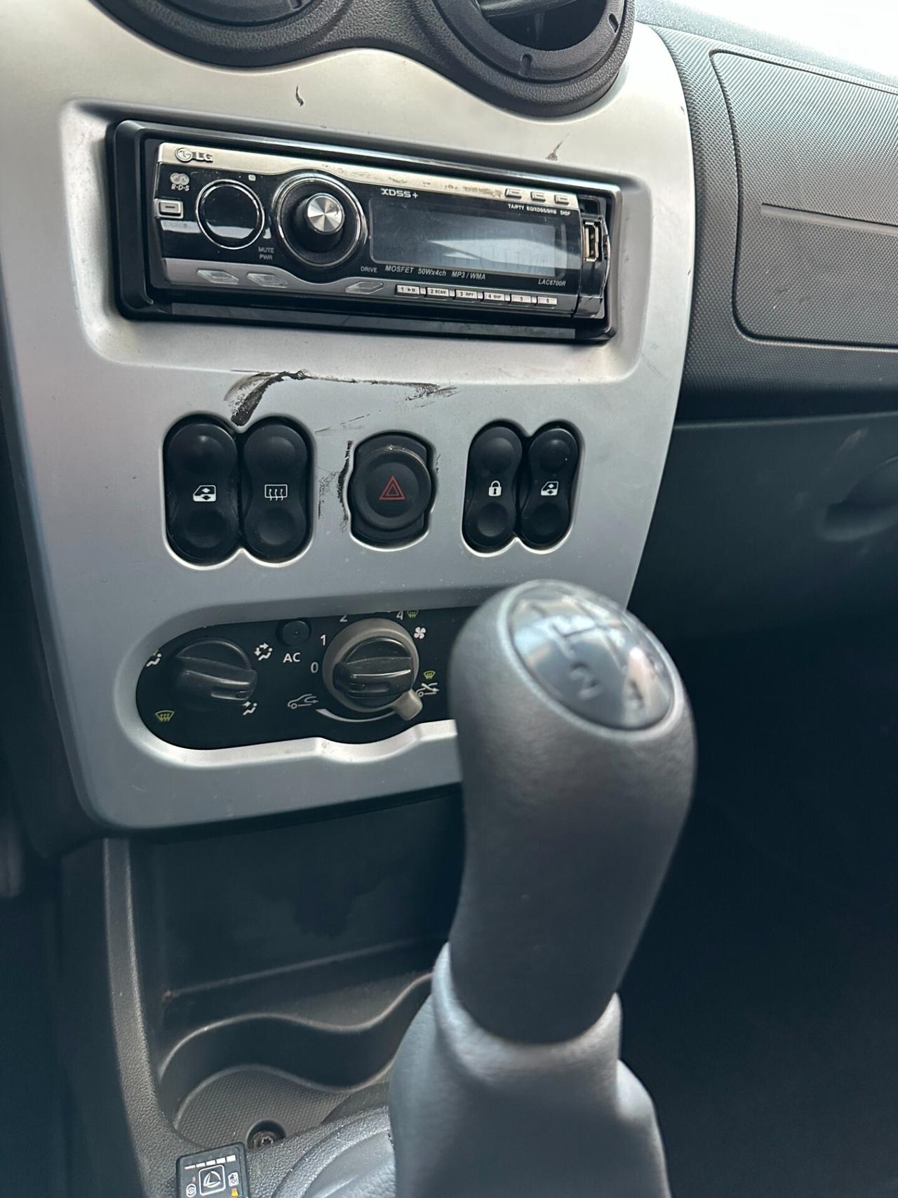 Dacia Sandero 1.4 Benz/gpl di serie, buoni condizioni generali